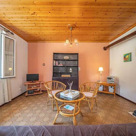 Holiday home Artemis House Karavomylos