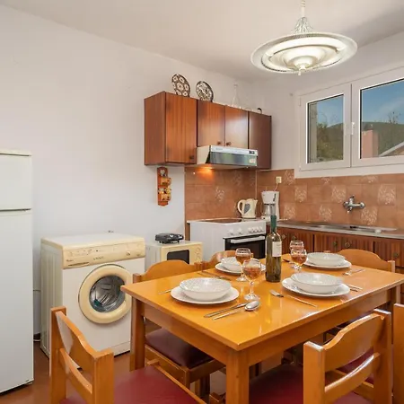 Holiday home Artemis House *