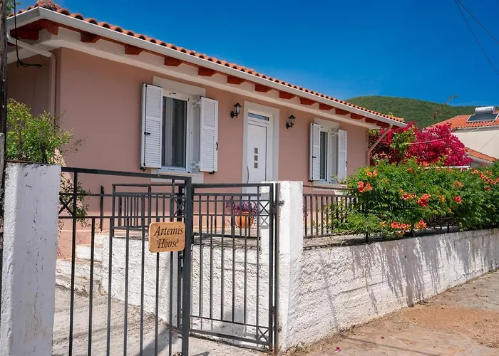 Artemis House * Karavómilosz