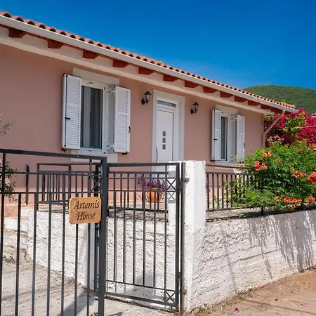 Artemis House * Karavomylos